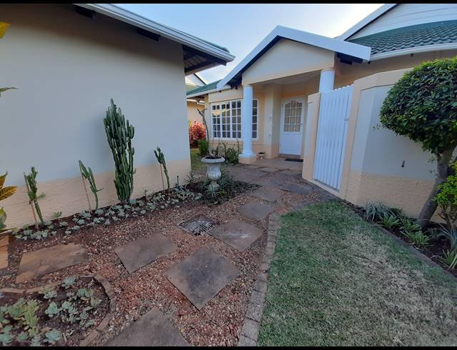 3 BEDROOM TOWNHOUSE TO LET IN SOMERSET PARK